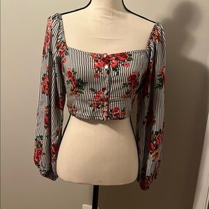 🌹Forever 21 Gray and Red Ruched Crop Blouse